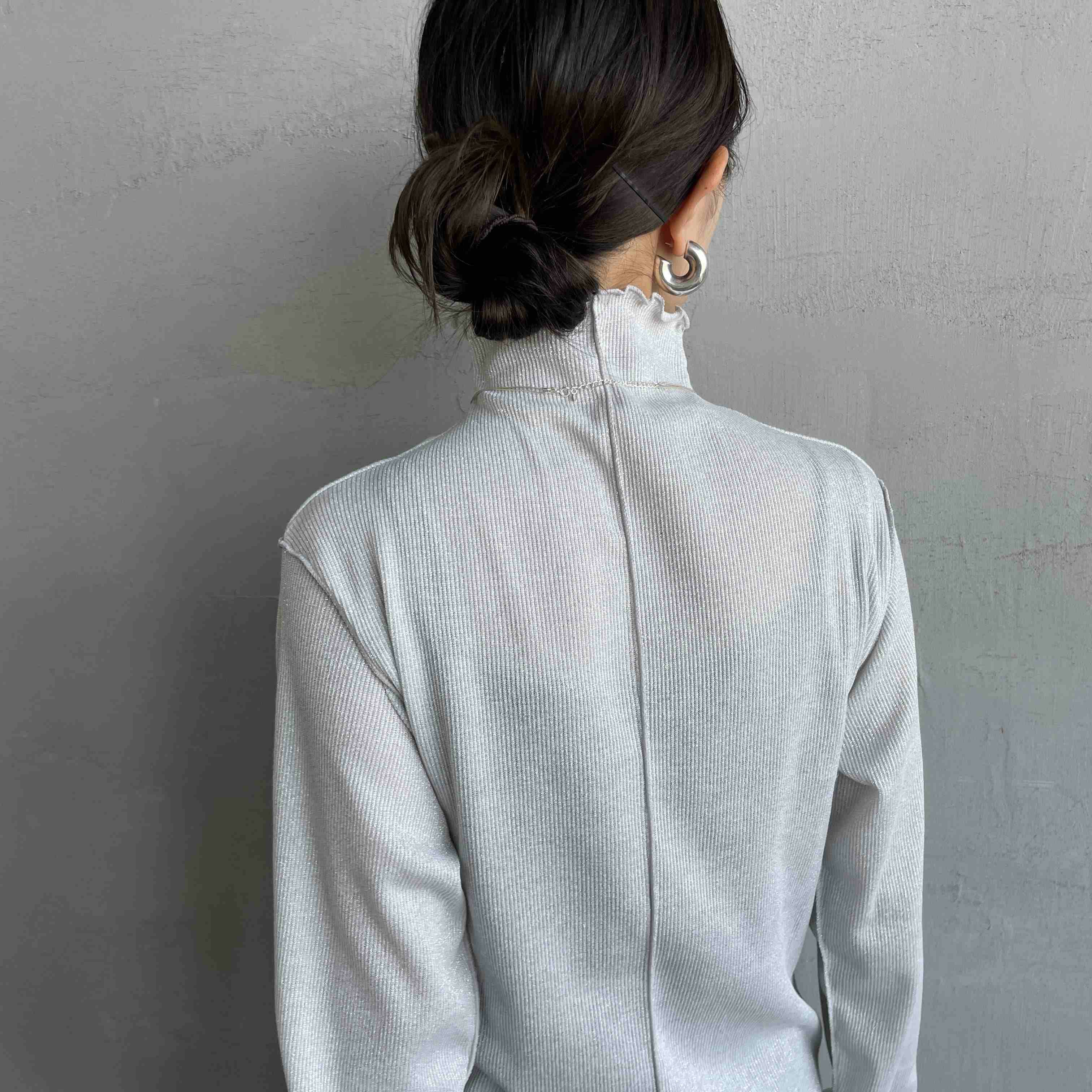 nenom [ネノム] ハイネックラメニットソー [NE25132016] 02 OFF &&モデル身長：150cm 着用サイズ：F&&