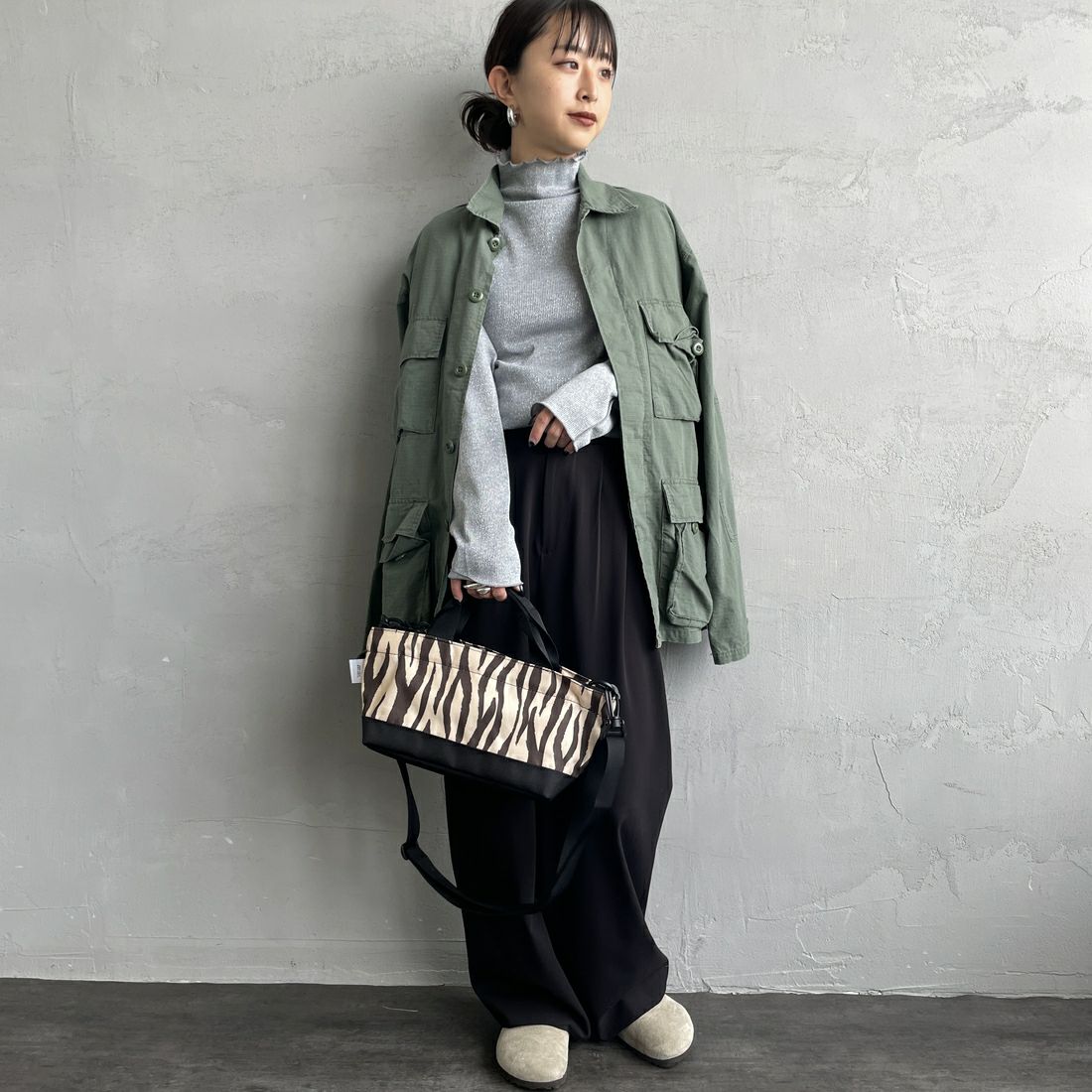 nenom [ネノム] ハイネックラメニットソー [NE25132016] 07 GRAY &&モデル身長：150cm 着用サイズ：F&&