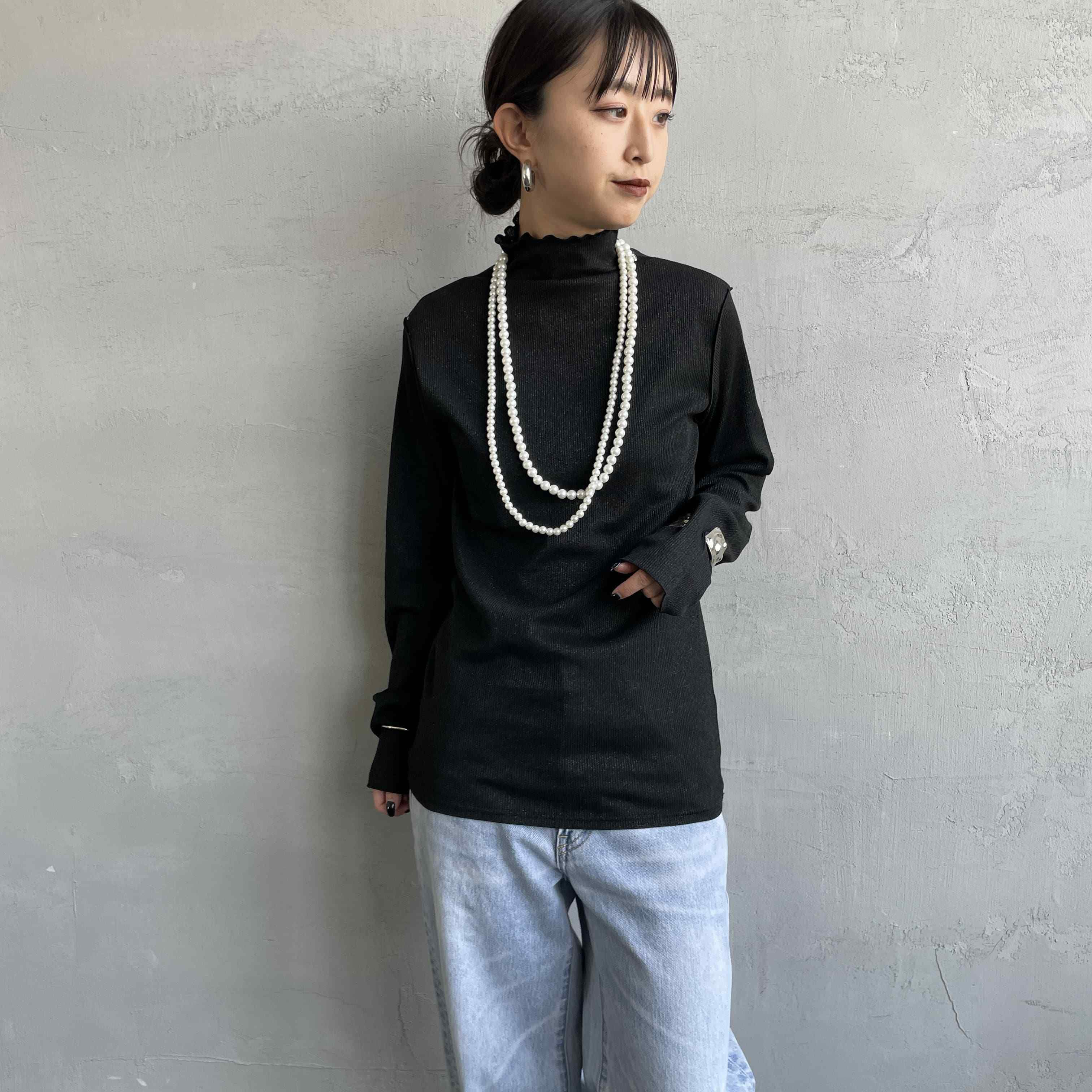 nenom [ネノム] ハイネックラメニットソー [NE25132016] 09 BLACK &&モデル身長：150cm 着用サイズ：F&&