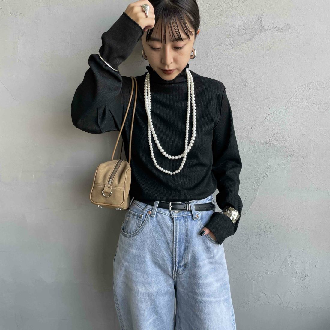 nenom [ネノム] ハイネックラメニットソー [NE25132016] 09 BLACK &&モデル身長：150cm 着用サイズ：F&&