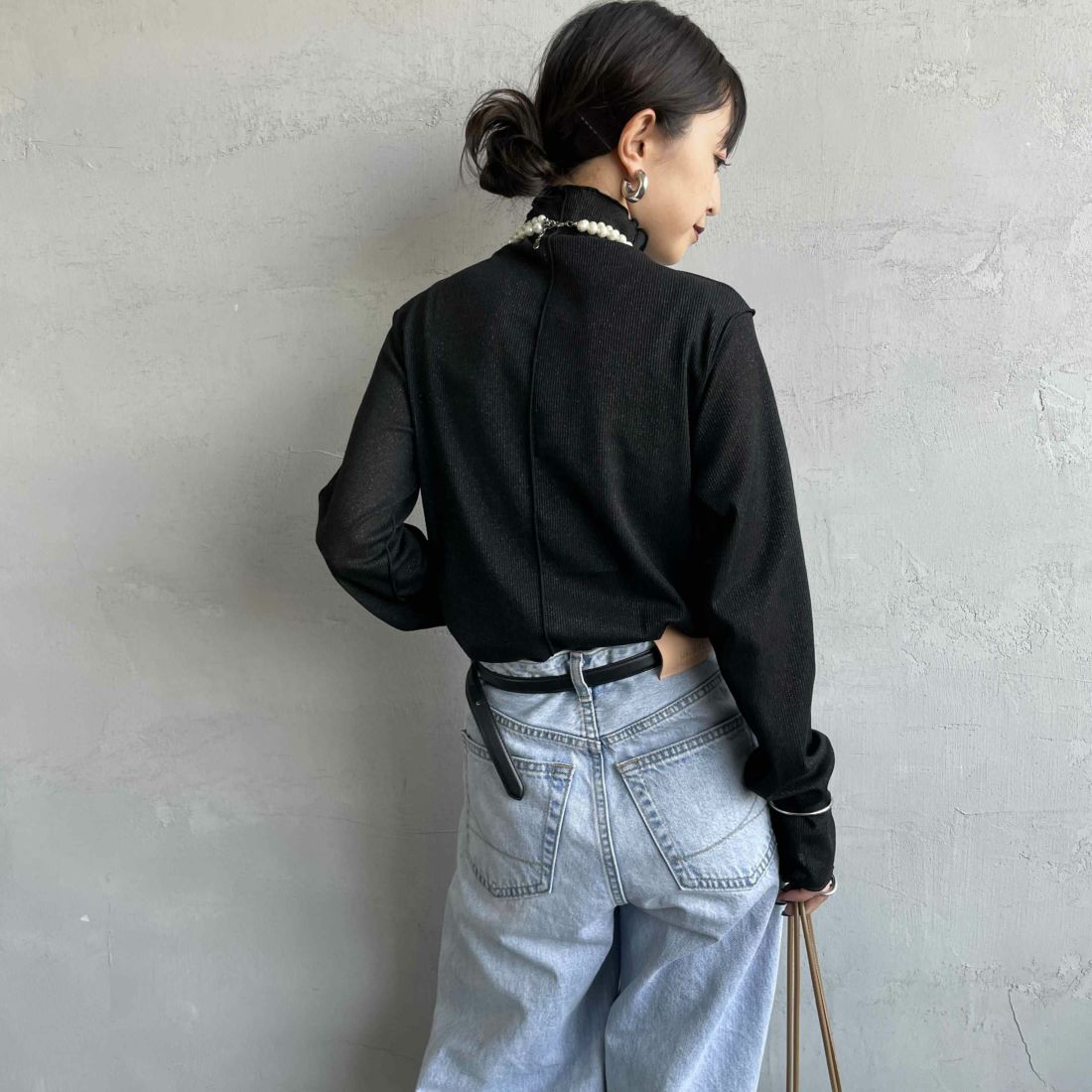 nenom [ネノム] ハイネックラメニットソー [NE25132016] 09 BLACK &&モデル身長：150cm 着用サイズ：F&&