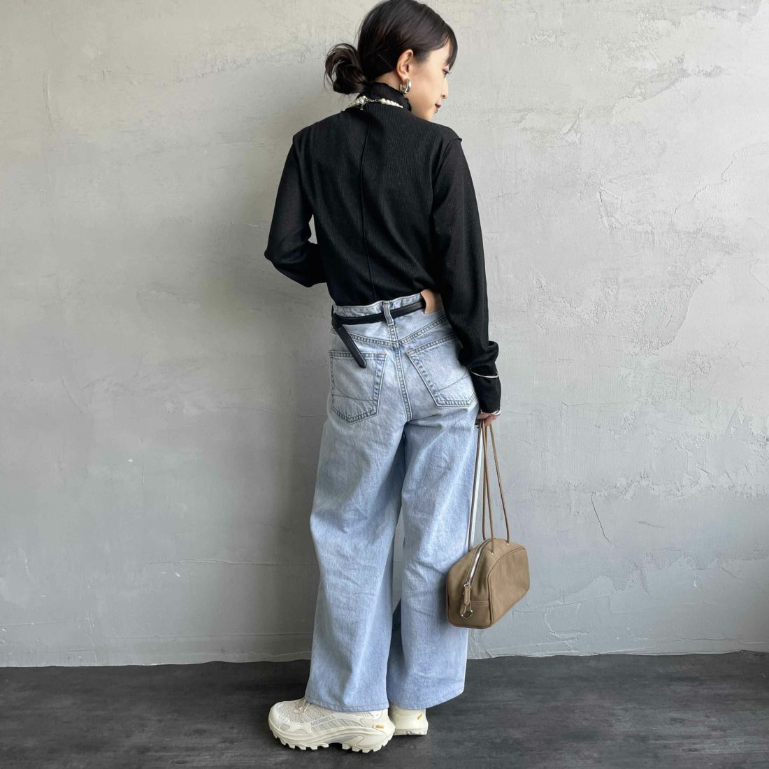 nenom [ネノム] ハイネックラメニットソー [NE25132016] 09 BLACK &&モデル身長：150cm 着用サイズ：F&&