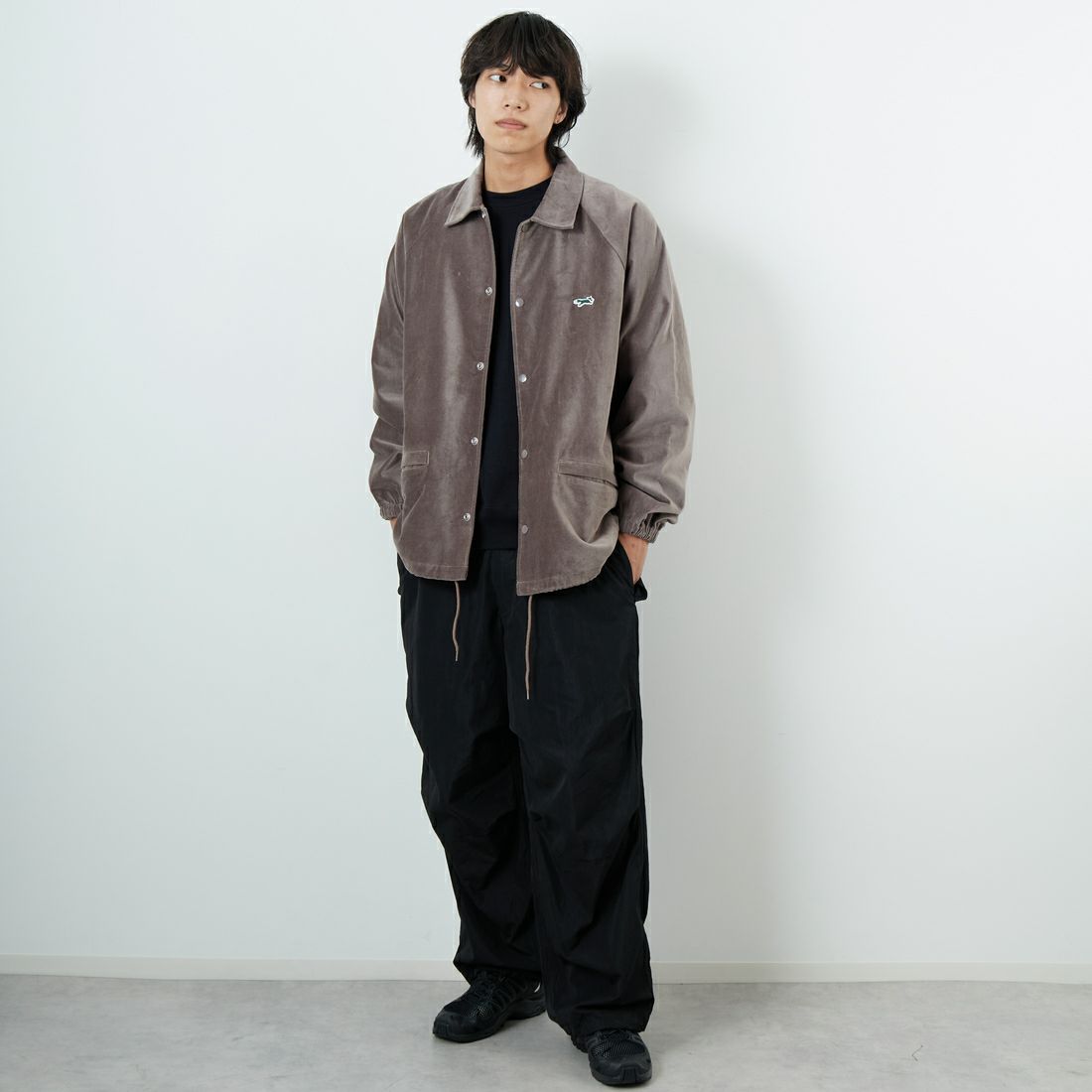 THE FOX [ザフォックス] 別注 ワンポイントロゴ ラグランスリーブコーチジャケット [PN25F002-JF] BEIGE &&モデル身長：179cm 着用サイズ：L&&