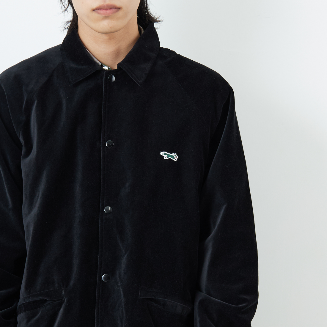 THE FOX [ザフォックス] 別注 ワンポイントロゴ ラグランスリーブコーチジャケット [PN25F002-JF] BLACK &&モデル身長：179cm 着用サイズ：L&&