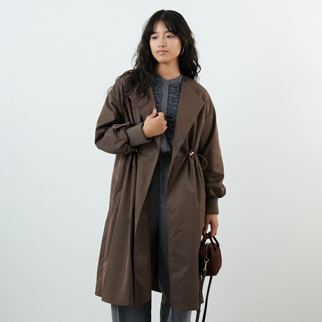 Jf Ready Made [ジェイエフレディメイド] ポリエステルタッサーコート [8552102-01] 62 ﾌﾞﾗｳﾝ &&モデル身長：162cm 着用サイズ：F&&