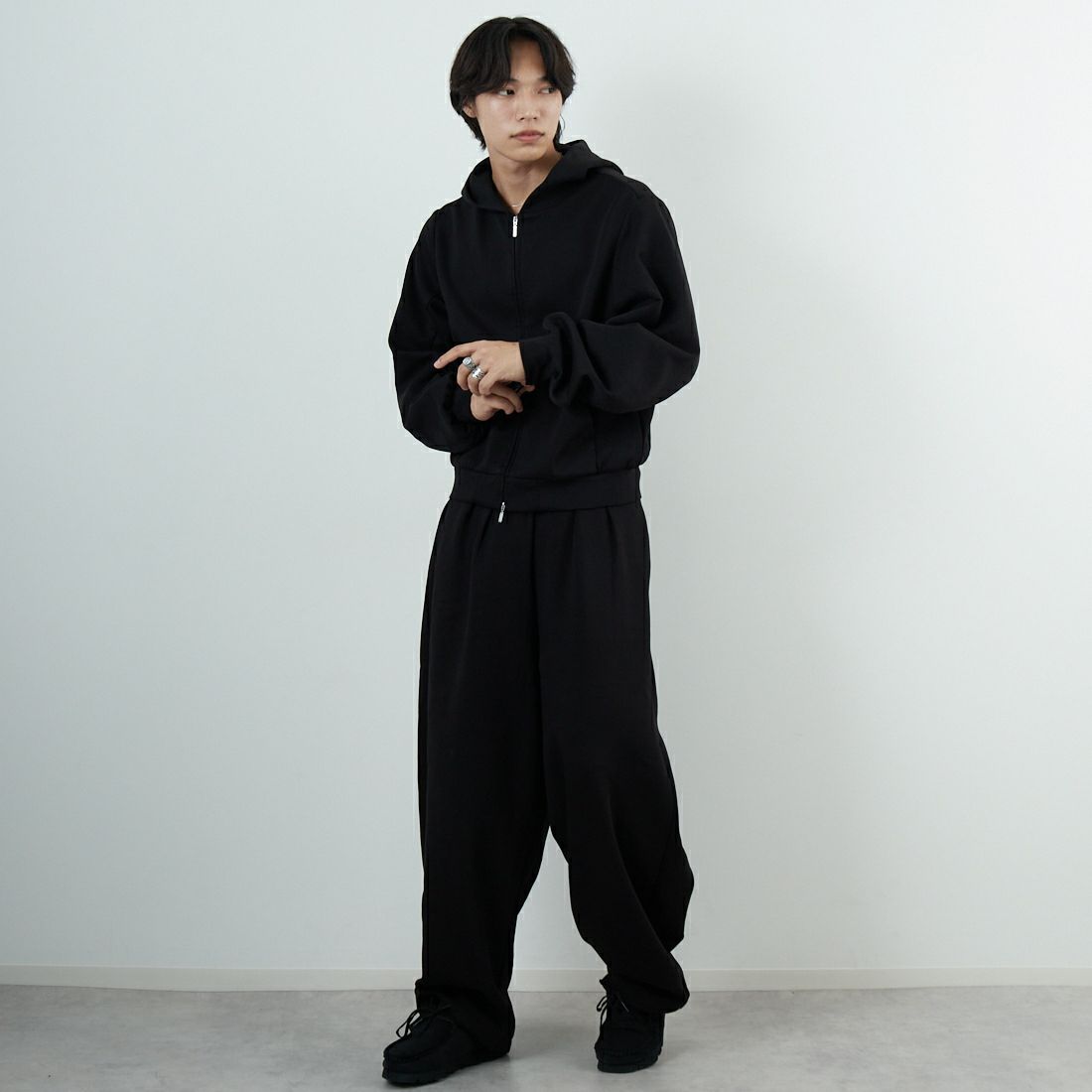 Noir Fabrik [ヌワールファブリック] コットンダンボールカーブスウェットパンツ [653710] BLACK &&モデル身長：179cm 着用サイズ：L&&