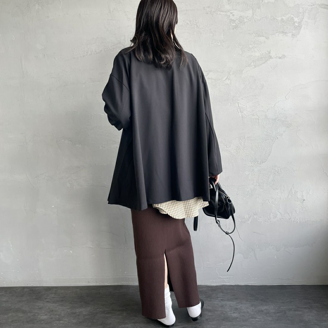 mizuiro ind [ミズイロインド] テーラードシャツジャケット [3-230103] 99 BLACK &&モデル身長：160cm 着用サイズ：F&&