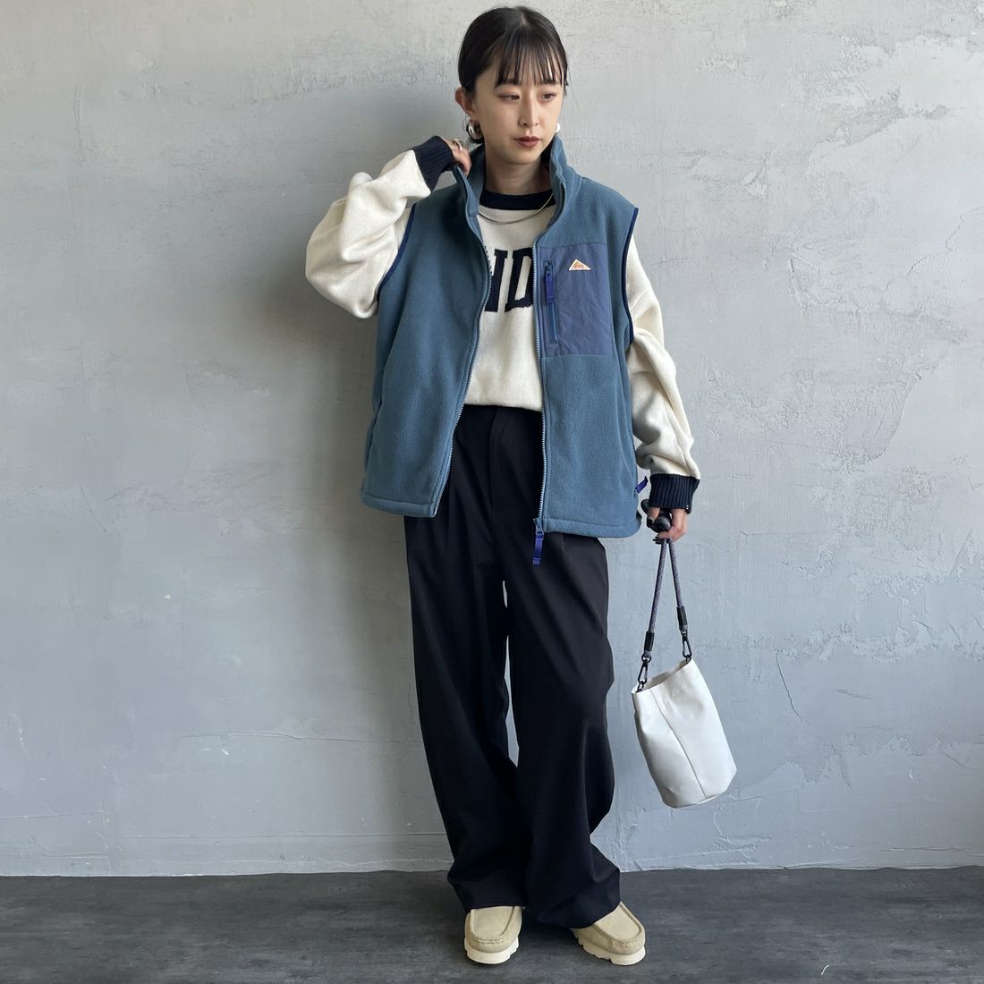 KELTY [ケルティ] 別注 フリース スタンドネックベスト [KE254W30IN02-JF] BLUE &&モデル身長：150cm 着用サイズ：S&&