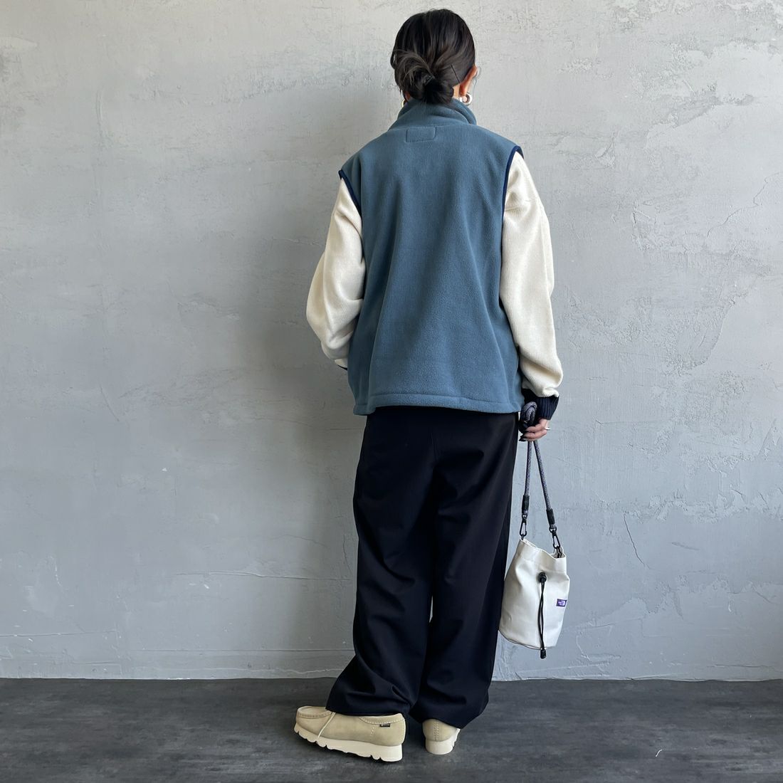 KELTY [ケルティ] 別注 フリース スタンドネックベスト [KE254W30IN02-JF] BLUE &&モデル身長：150cm 着用サイズ：S&&