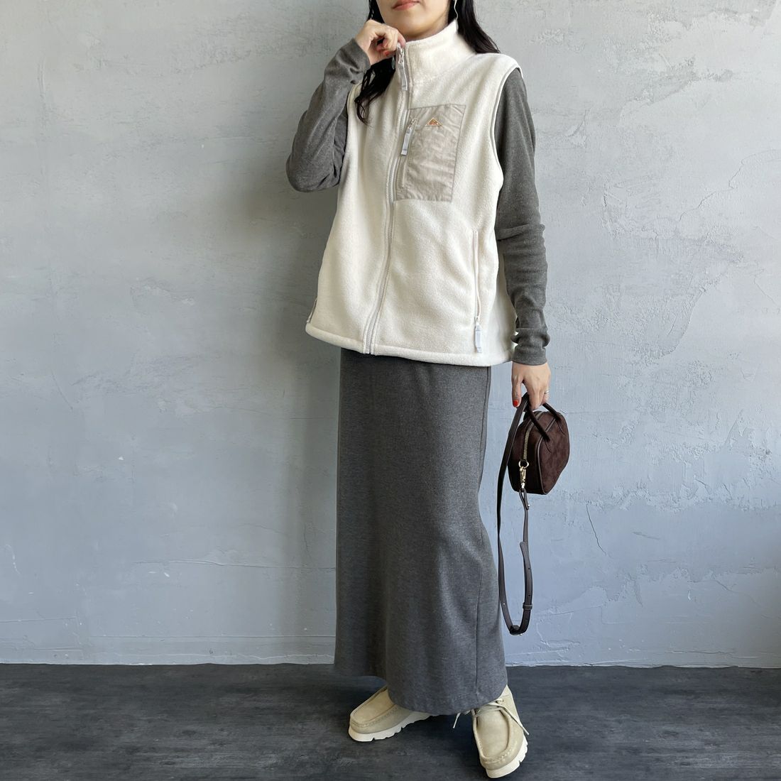 KELTY [ケルティ] 別注 フリース スタンドネックベスト [KE254W30IN02-JF] IVORY &&モデル身長：160cm 着用サイズ：S&&