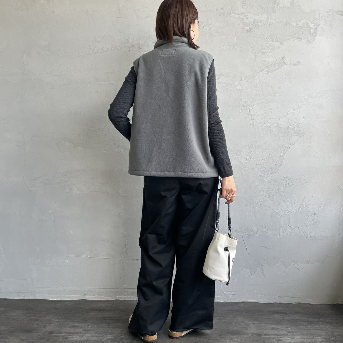 KELTY [ケルティ] 別注 フリース スタンドネックベスト [KE254W30IN02-JF] CHARCOAL &&モデル身長：159cm 着用サイズ：S&&