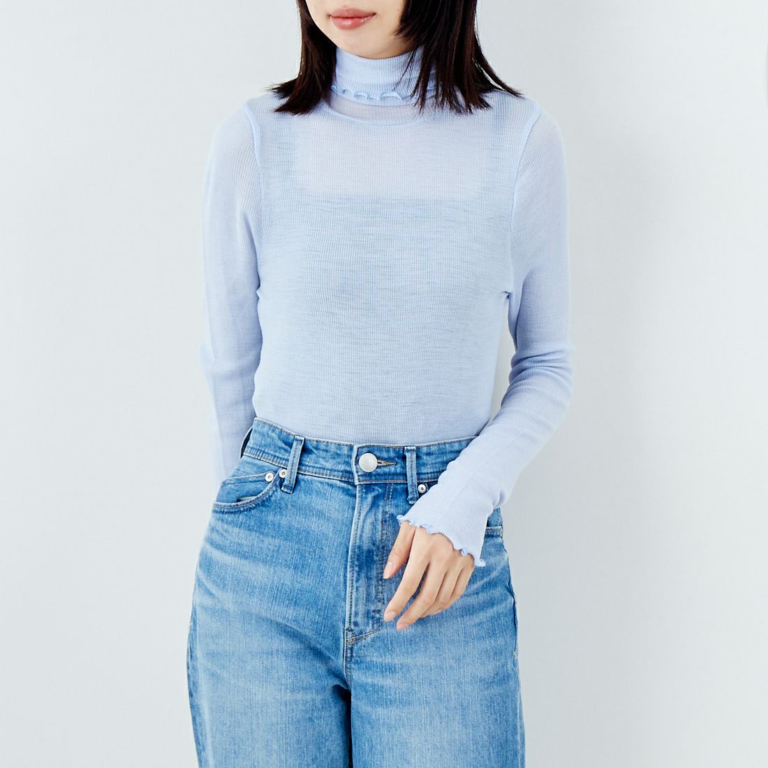 me. [ミードット] ウォッシャブル メリノウールタートルネックニット [ME-23309] 72 LT.BLUE &&モデル身長：162cm 着用サイズ：F&&
