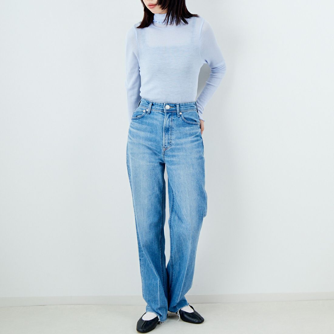 me. [ミードット] ウォッシャブル メリノウールタートルネックニット [ME-23309] 72 LT.BLUE &&モデル身長：162cm 着用サイズ：F&&