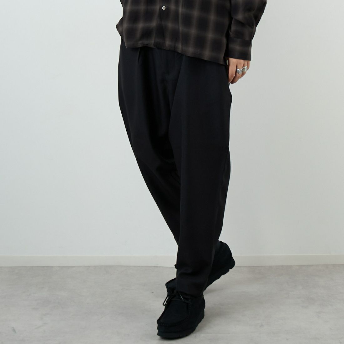 Extended By GORO NAKATSUGAWA (MIN-NANO) 5601 ツープリーツパンツ 80 ﾌﾞﾗｯｸ &&モデル身長：179cm 着用サイズ：L&&