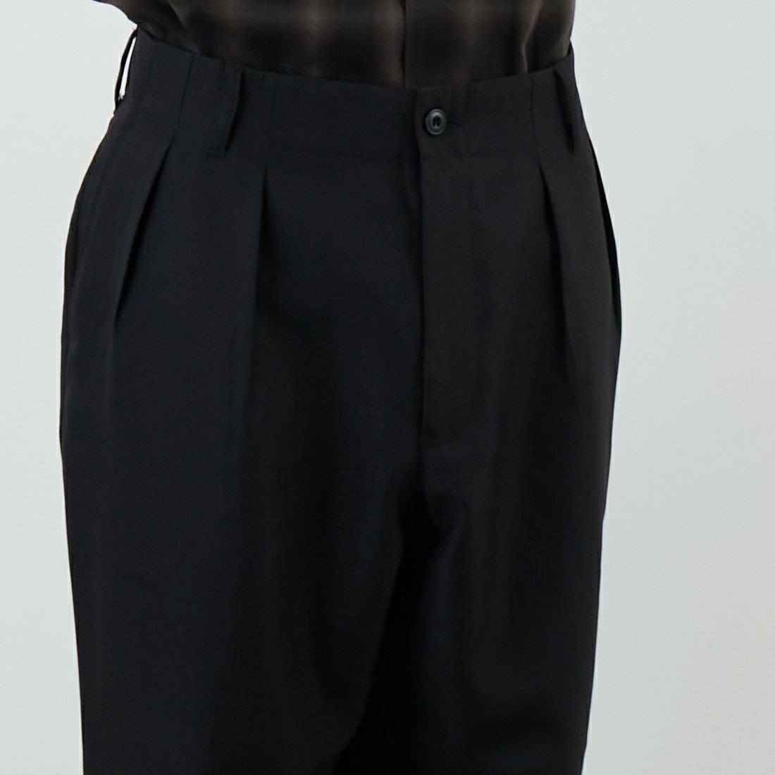 Extended By GORO NAKATSUGAWA (MIN-NANO) 5601 ツープリーツパンツ 80 ﾌﾞﾗｯｸ &&モデル身長：179cm 着用サイズ：L&&