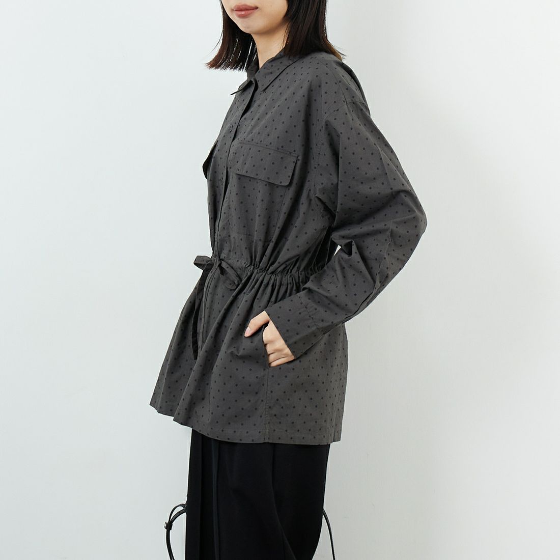 soil [ソイル] ドットコットンポプリン フラップポケットシャツ [NSL25531] 973M GY M. &&モデル身長：162cm 着用サイズ：2&&