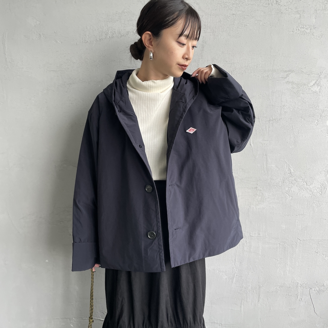 DANTON [ダントン] ピーチタフタ フーデッドジャケット [DT-A0673PNT] NAVY &&モデル身長：150cm 着用サイズ：34&&