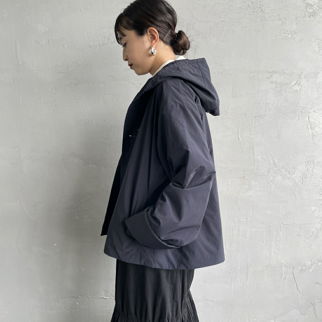 DANTON [ダントン] ピーチタフタ フーデッドジャケット [DT-A0673PNT] NAVY &&モデル身長：150cm 着用サイズ：34&&