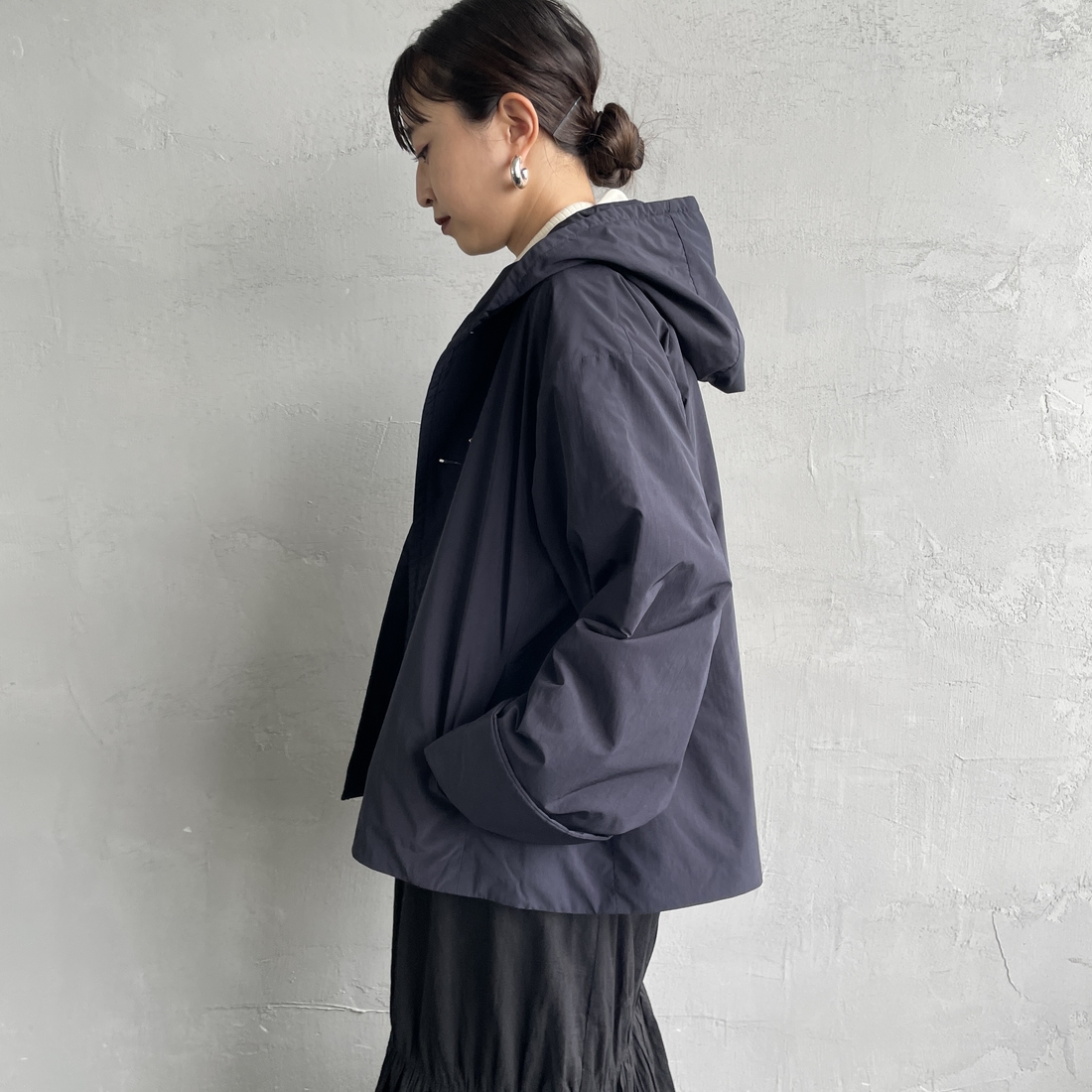DANTON [ダントン] ピーチタフタ フーデッドジャケット [DT-A0673PNT] NAVY &&モデル身長：150cm 着用サイズ：34&&