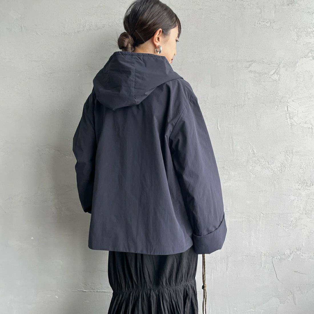 DANTON [ダントン] ピーチタフタ フーデッドジャケット [DT-A0673PNT] NAVY &&モデル身長：150cm 着用サイズ：34&&