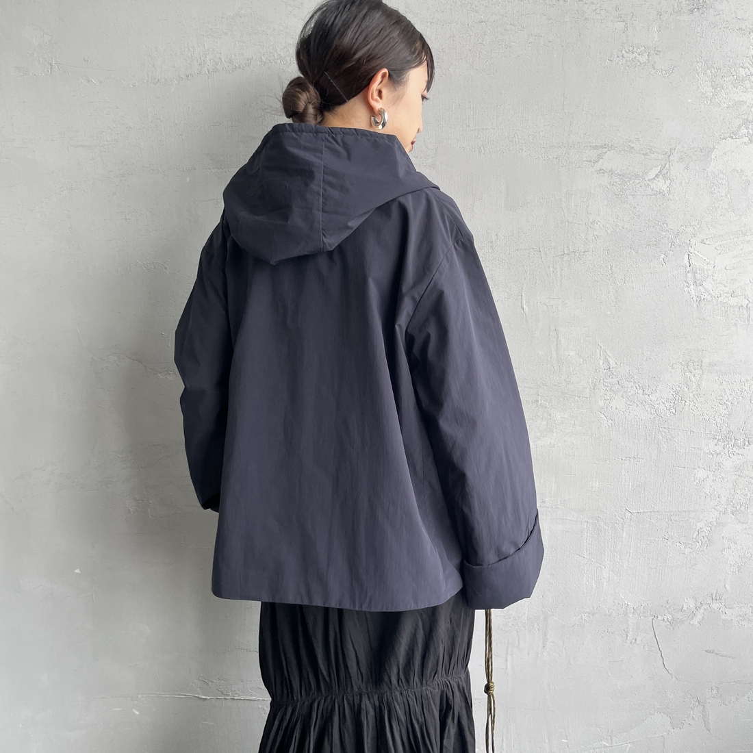 DANTON [ダントン] ピーチタフタ フーデッドジャケット [DT-A0673PNT] NAVY &&モデル身長：150cm 着用サイズ：34&&