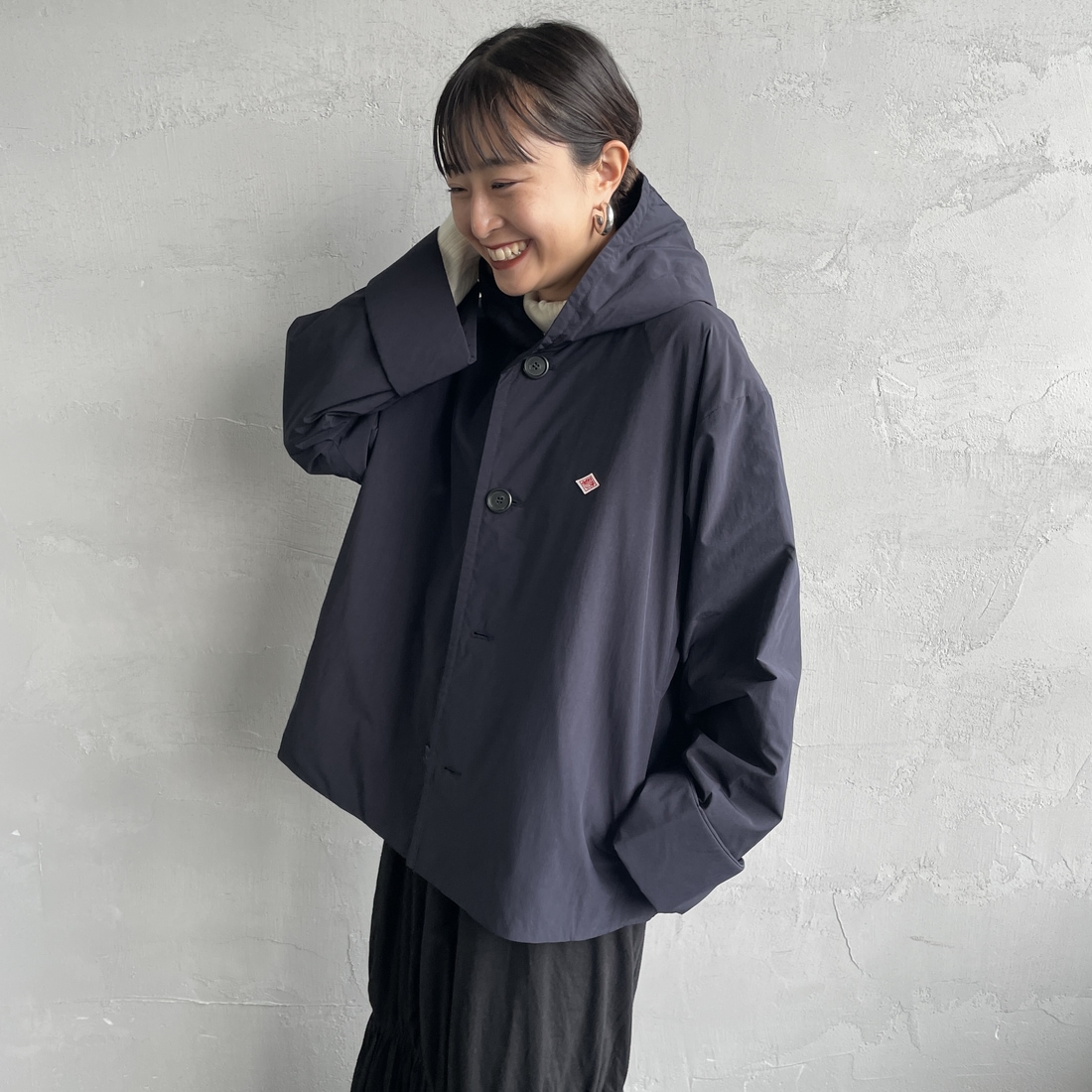 DANTON [ダントン] ピーチタフタ フーデッドジャケット [DT-A0673PNT] NAVY &&モデル身長：150cm 着用サイズ：34&&
