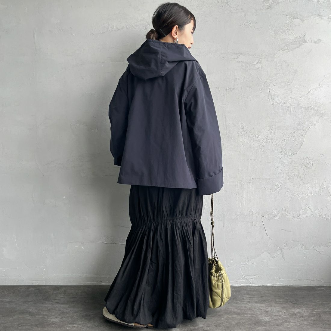 DANTON [ダントン] ピーチタフタ フーデッドジャケット [DT-A0673PNT] NAVY &&モデル身長：150cm 着用サイズ：34&&