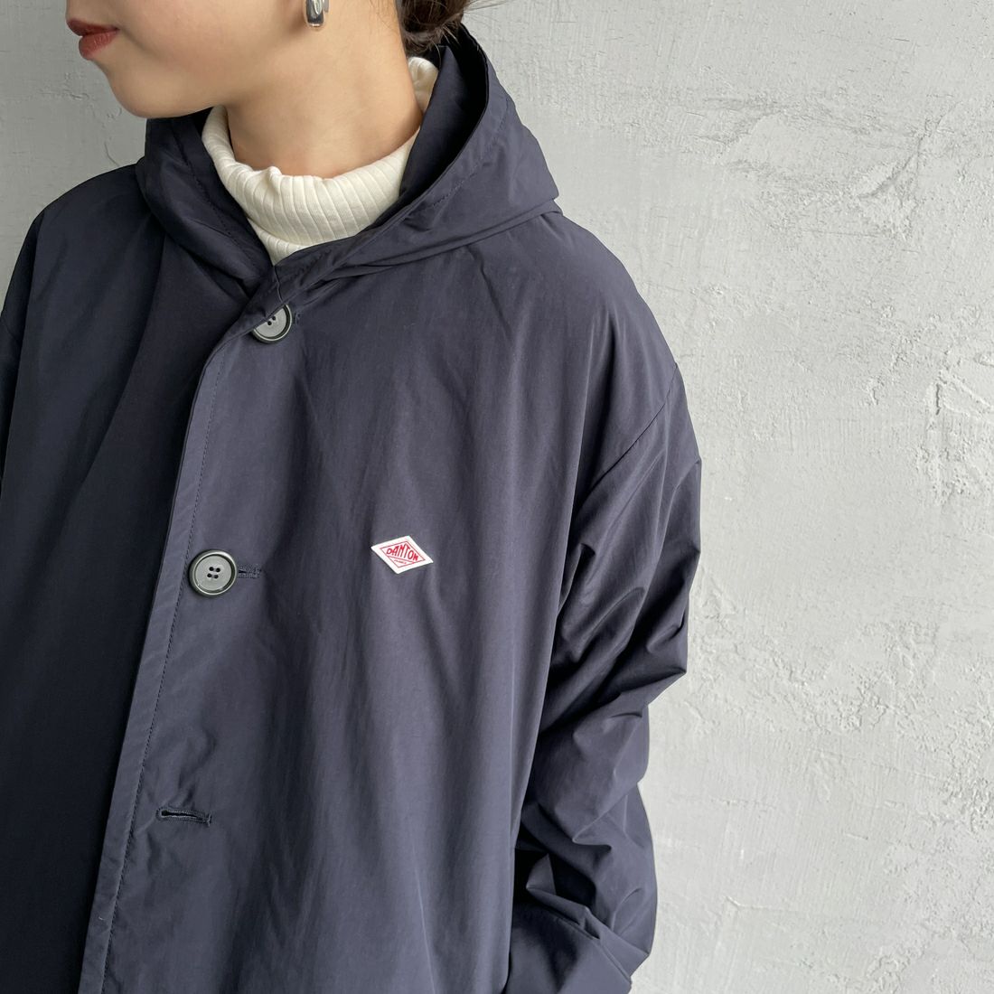 DANTON [ダントン] ピーチタフタ フーデッドジャケット [DT-A0673PNT] NAVY &&モデル身長：150cm 着用サイズ：34&&