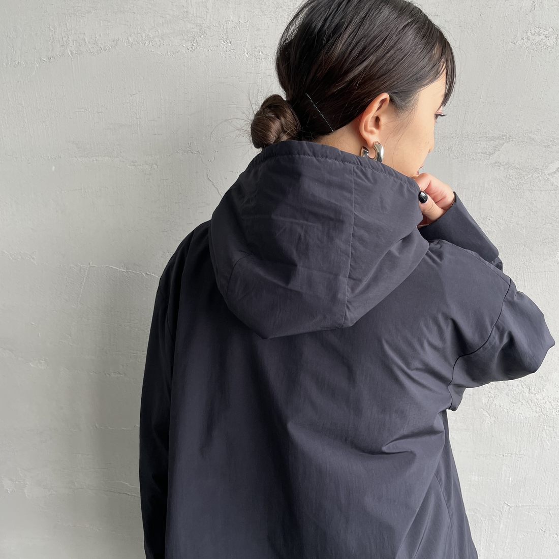 DANTON [ダントン] ピーチタフタ フーデッドジャケット [DT-A0673PNT] NAVY &&モデル身長：150cm 着用サイズ：34&&
