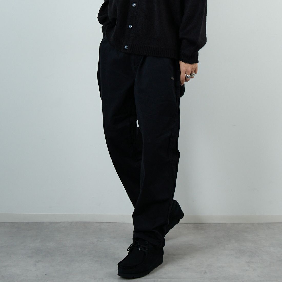 NANGA [ナンガ] ウェビングベルトチノテーパードパンツ [N2530-1D086A] BLK &&モデル身長：179cm 着用サイズ：M&&