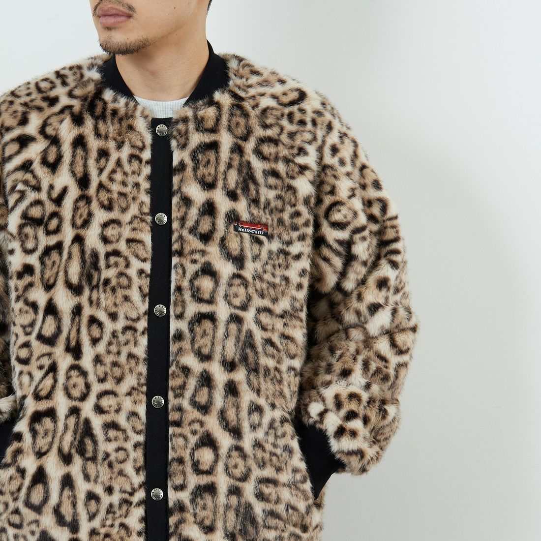 HELLO CALIF [ハローカリフ] ファーボンバーコーチジャケット [HC-254-057] LEOPARD &&モデル身長：168cm 着用サイズ：M&&