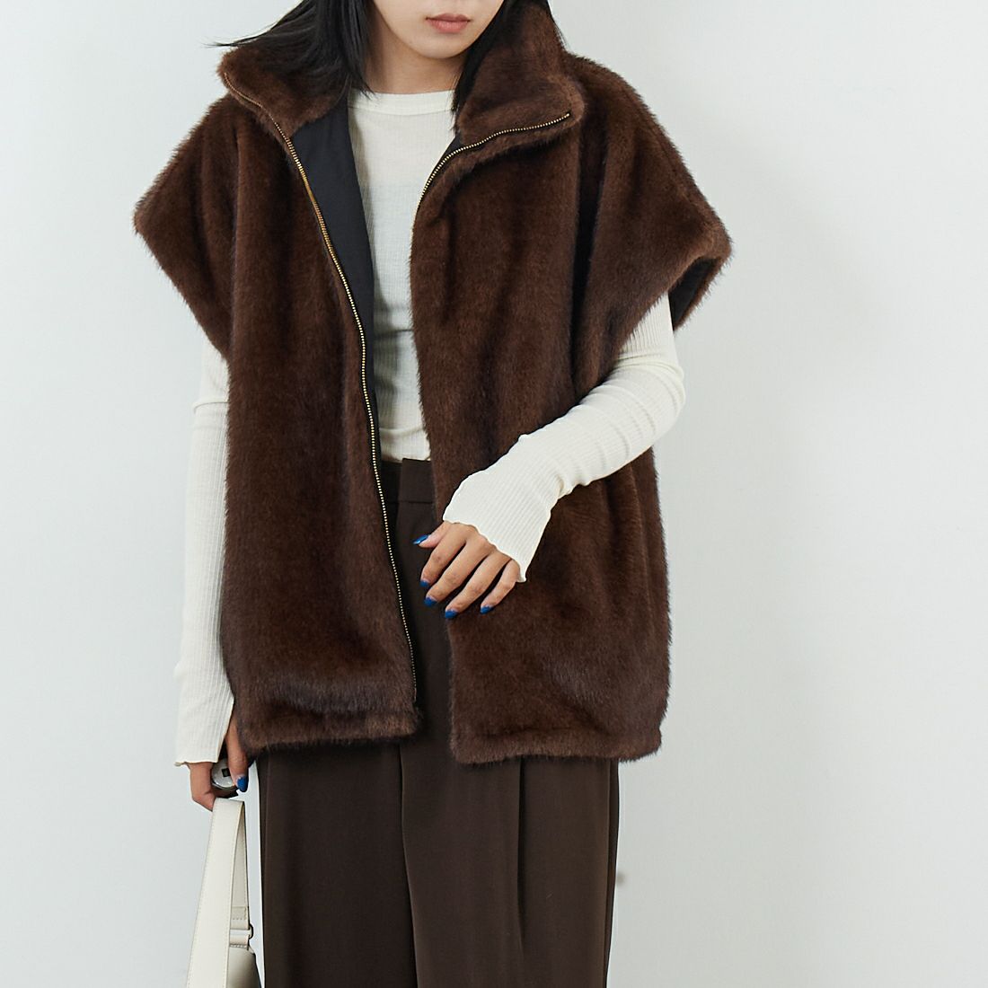 CLOCHE [クロシェ] ミンクファーライクベスト [55284507] ﾌﾞﾗｳﾝ &&モデル身長：167cm 着用サイズ：2&&