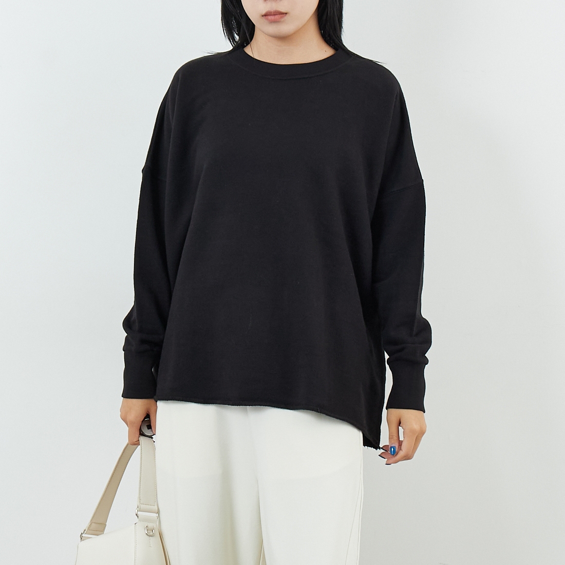 SCREEN STARS [スクリーンスターズ] 変形裏毛スウェットプルオーバー [2523-452IN-JF] BLACK &&モデル身長：167cm 着用サイズ：S&&