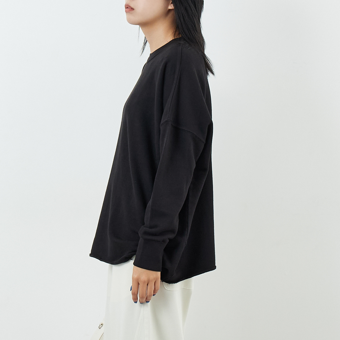 SCREEN STARS [スクリーンスターズ] 変形裏毛スウェットプルオーバー [2523-452IN-JF] BLACK &&モデル身長：167cm 着用サイズ：S&&