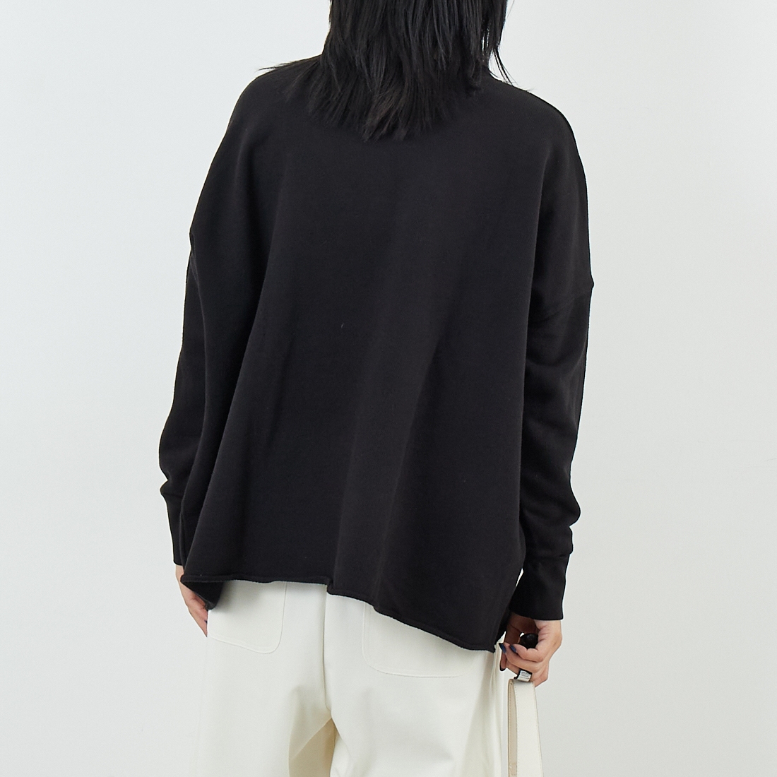 SCREEN STARS [スクリーンスターズ] 変形裏毛スウェットプルオーバー [2523-452IN-JF] BLACK &&モデル身長：167cm 着用サイズ：S&&