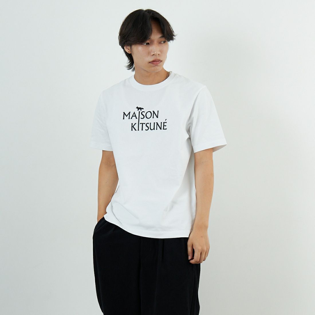 MAISON KITSUNE [メゾン キツネ] PILLAR コンフォートTシャツ [PM00115KJ7025] P100 WHITE &&モデル身長：179cm 着用サイズ：S&&