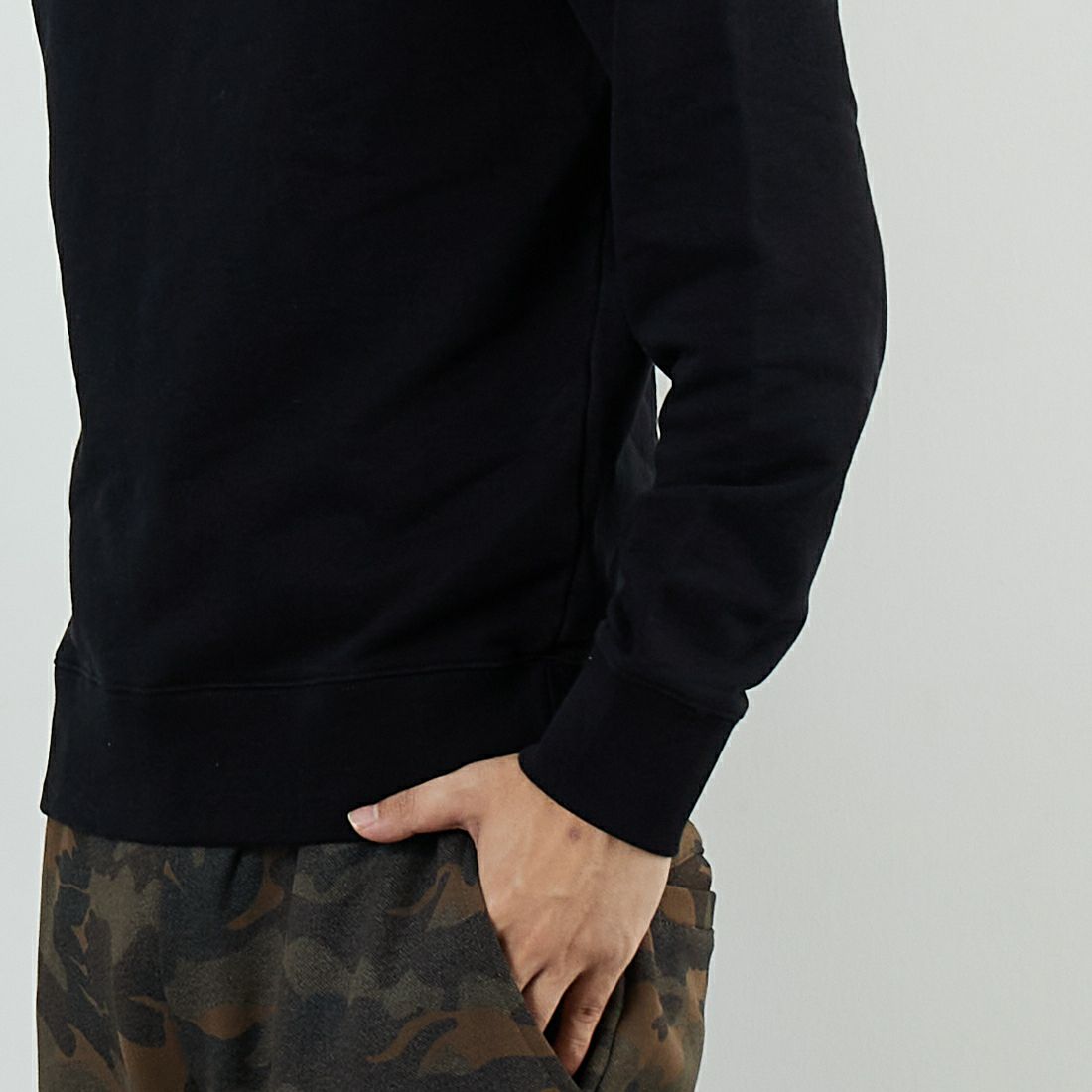 MAISON KITSUNE [メゾン キツネ] フォックスヘッド レギュラースウェット [PM00303KM0340] P199 BLACK &&モデル身長：179cm 着用サイズ：S&&