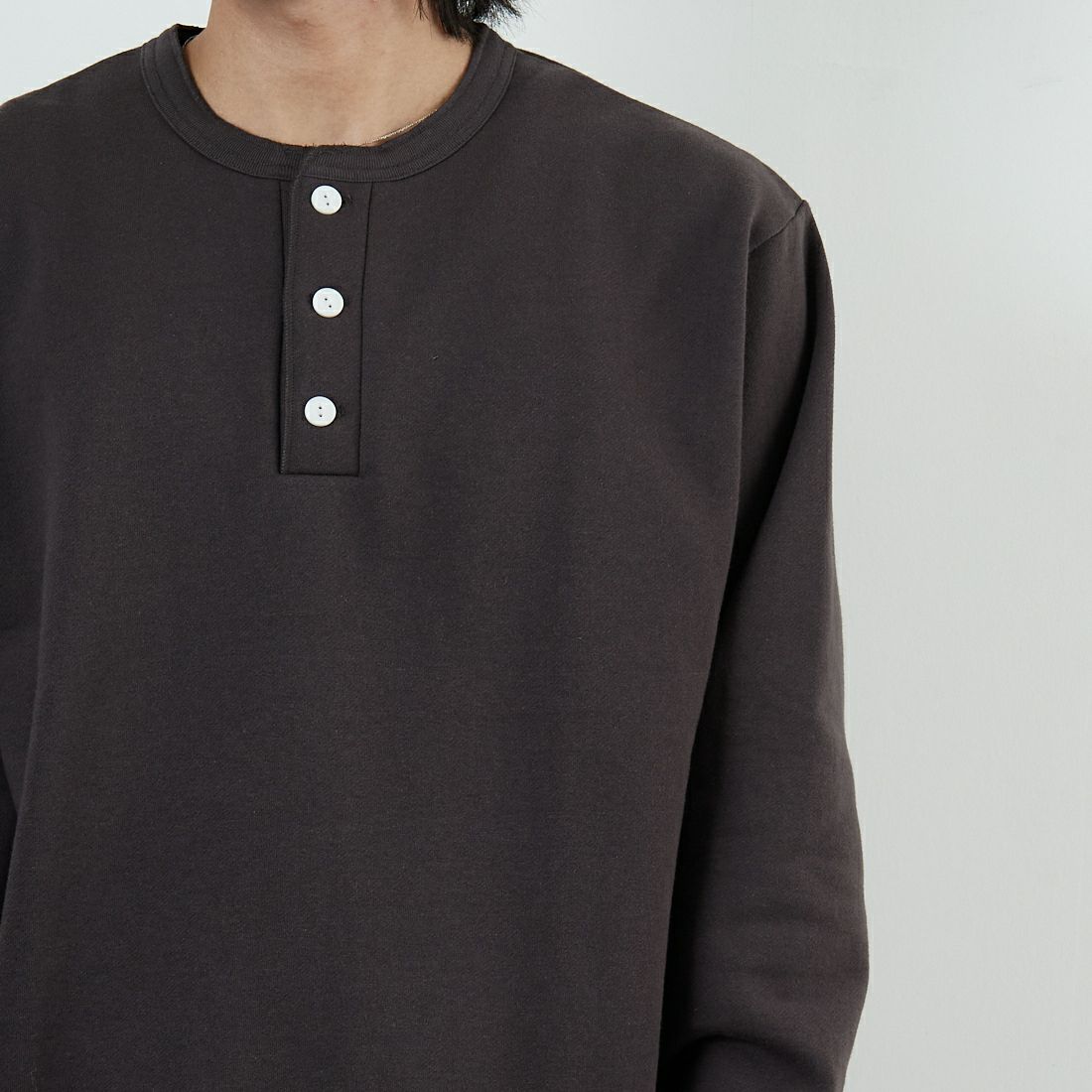 Health knit [ヘルスニット] クラシックヘンリーネックスウェット [54005] FADE BLACK &&モデル身長：179cm 着用サイズ：L&&