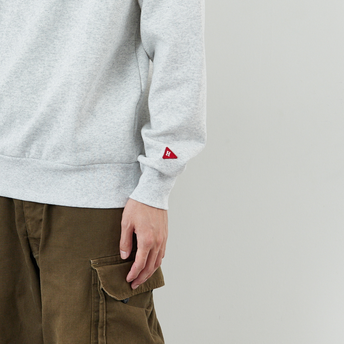 Health knit [ヘルスニット] クラシックヘンリーネックスウェット [54005] ASH GRAY &&モデル身長：168cm 着用サイズ：M&&