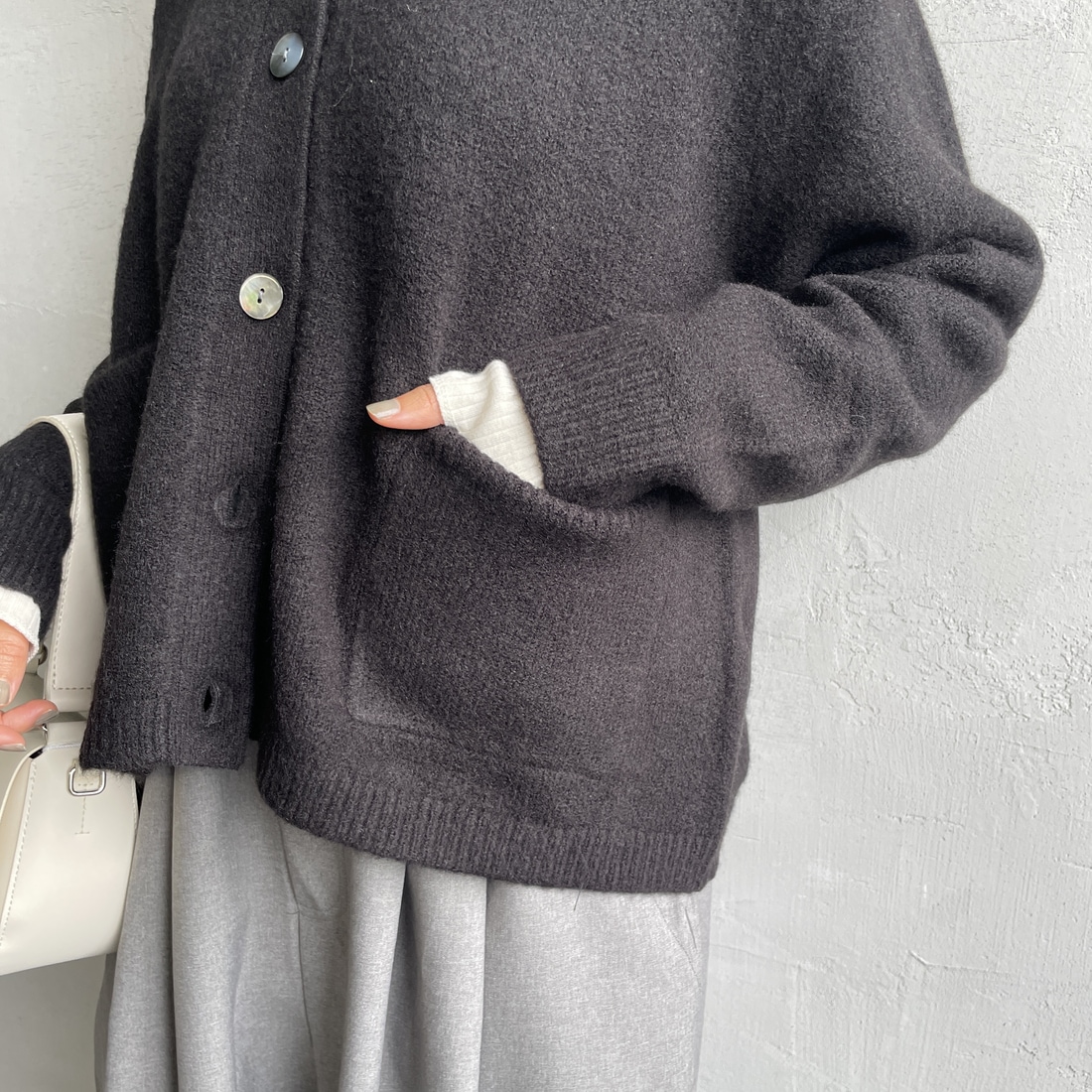 mizuiro ind [ミズイロインド] 襟付きショートカーディガン [3-220109] 99 BLACK &&モデル身長：159cm 着用サイズ：F&&