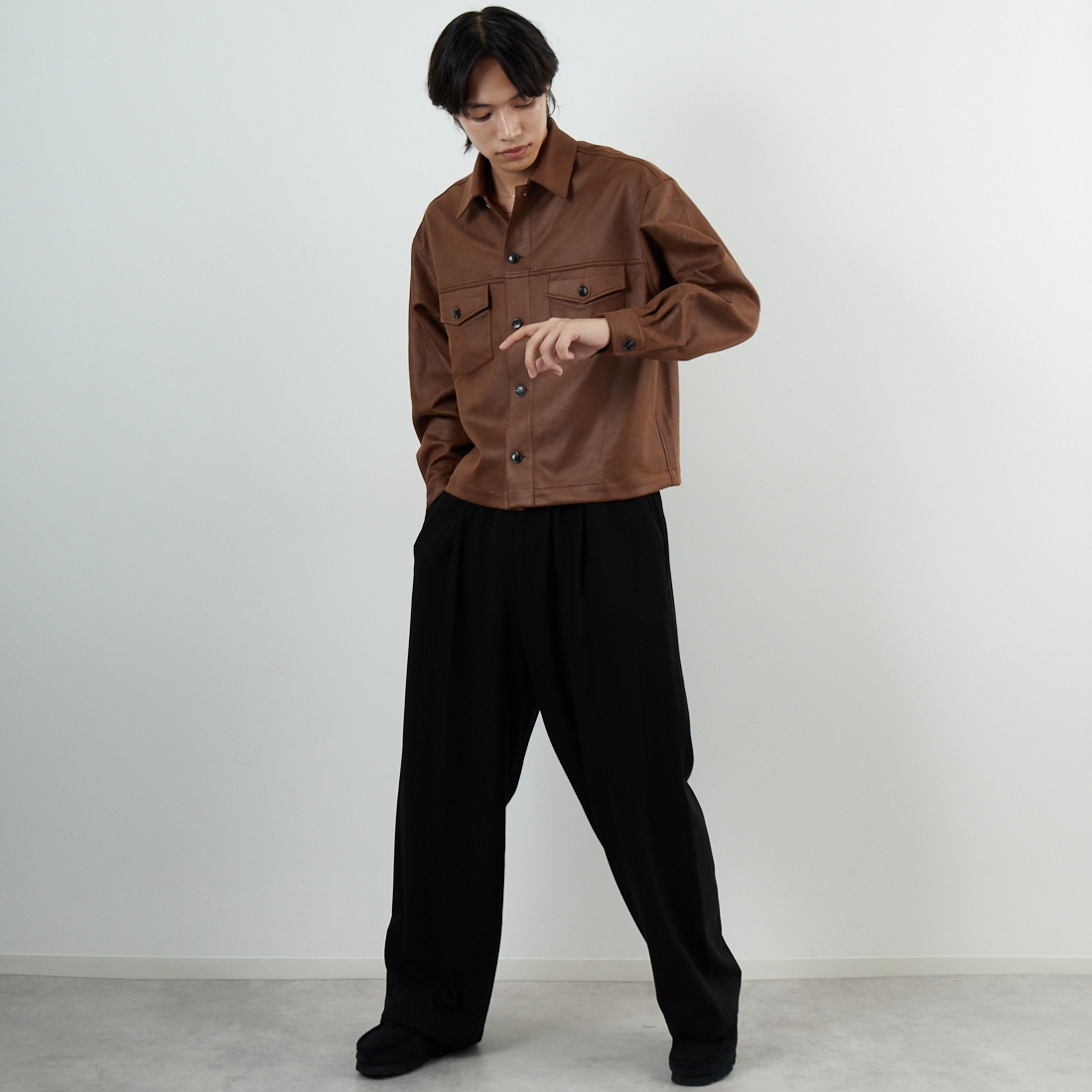 SLICK [スリック] シンセティックレザートラッカージャケット [5111047] 500 BROWN &&モデル身長：179cm 着用サイズ：1&&