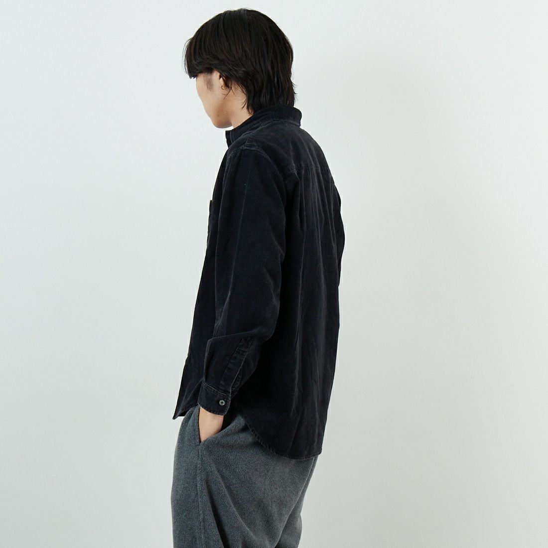 SLICK [スリック] サルファーダイ コーデュロイレギュラーシャツ [5121041] 700 BLACK &&モデル身長：179cm 着用サイズ：1&&