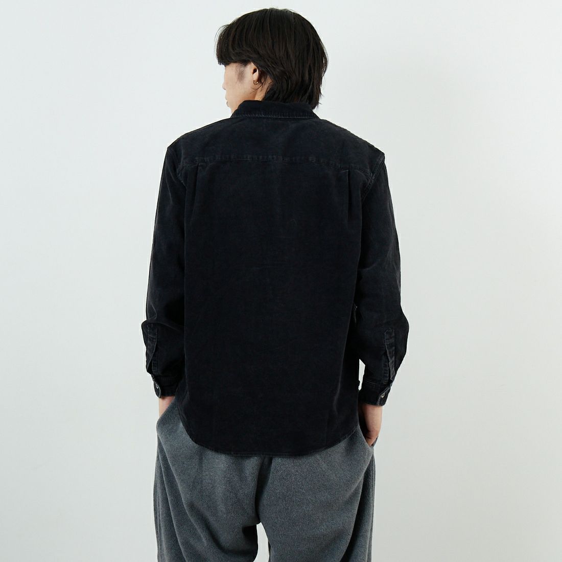 SLICK [スリック] サルファーダイ コーデュロイレギュラーシャツ [5121041] 700 BLACK &&モデル身長：179cm 着用サイズ：1&&