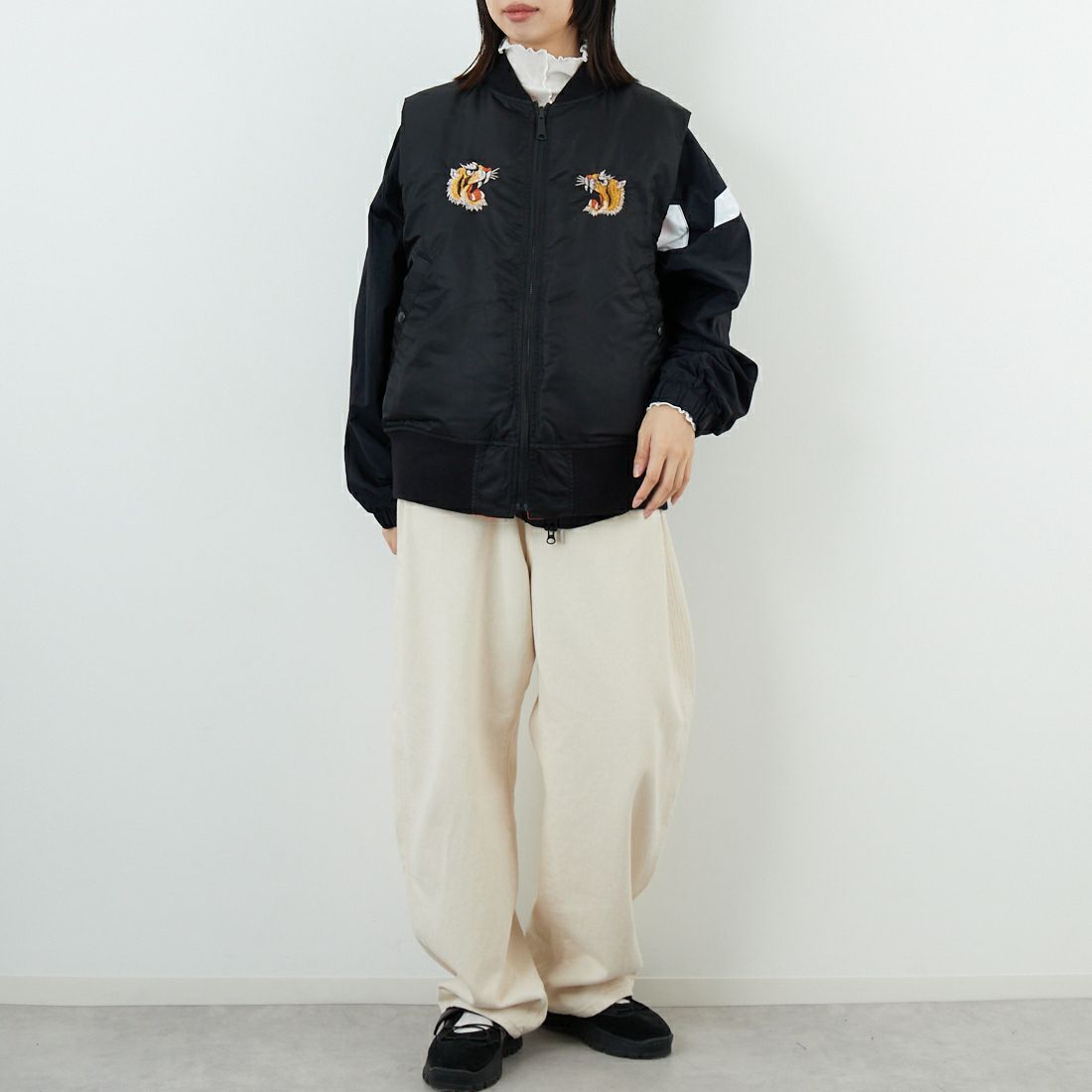 THRIFTY LOOK [スリフティールック] MA-1 刺繍ベスト [TL25F032] BLACK &&モデル身長：162cm 着用サイズ：XS&&