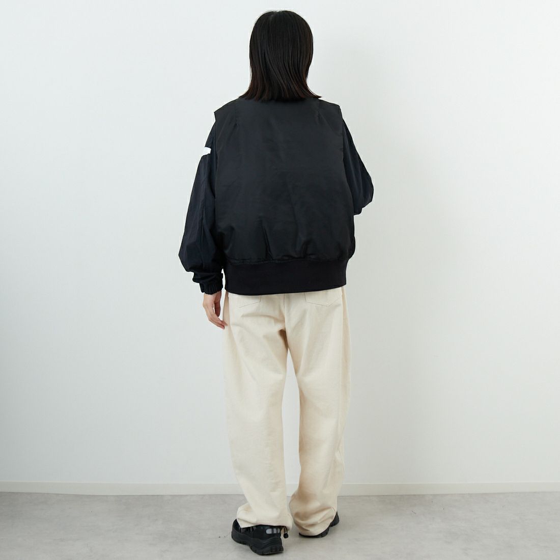 THRIFTY LOOK [スリフティールック] MA-1 刺繍ベスト [TL25F032] BLACK &&モデル身長：162cm 着用サイズ：XS&&