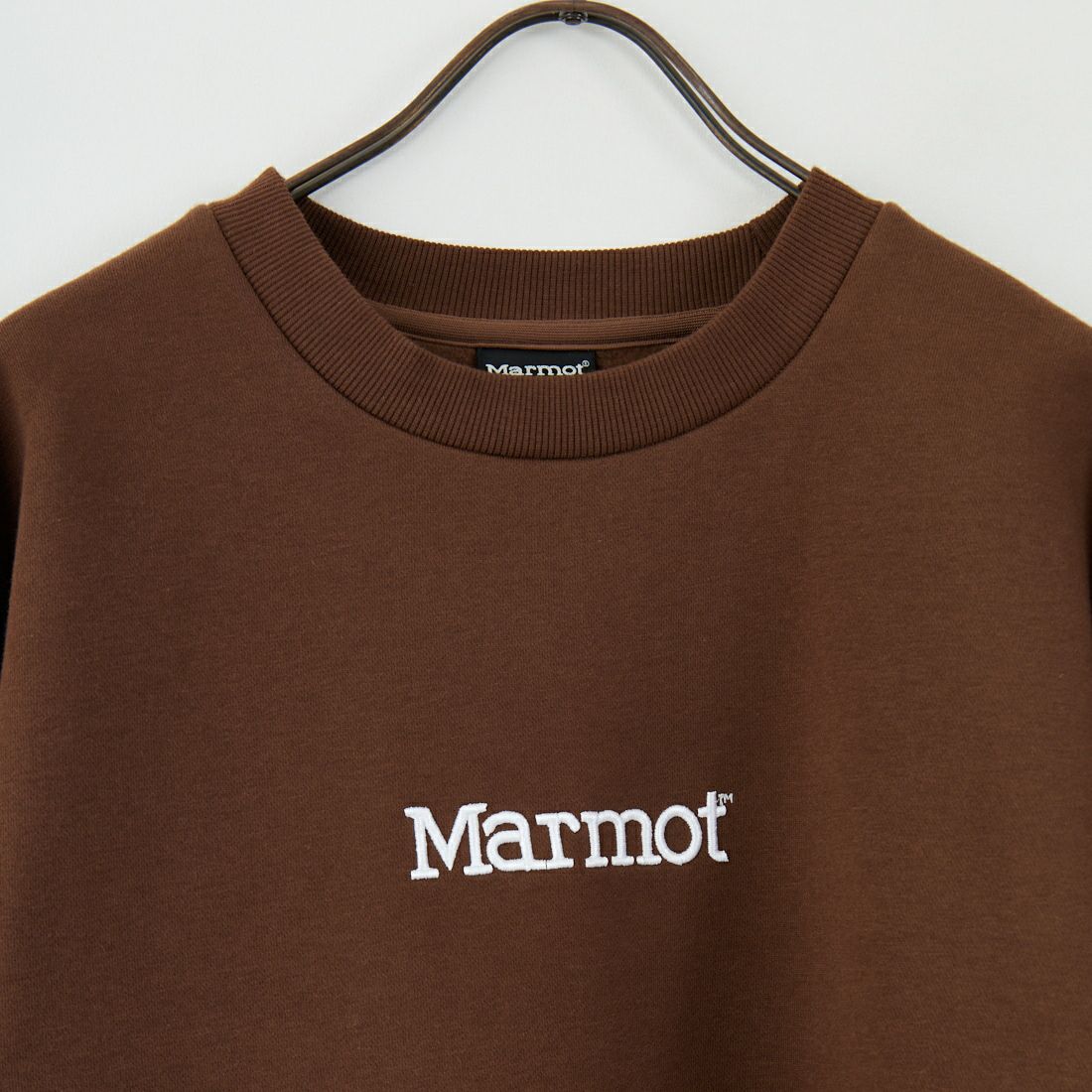 Marmot [マーモット] 別注 ブランド刺繍ロゴ クルーネックスウェット [MTFW25USW364IN-JF] BROWN