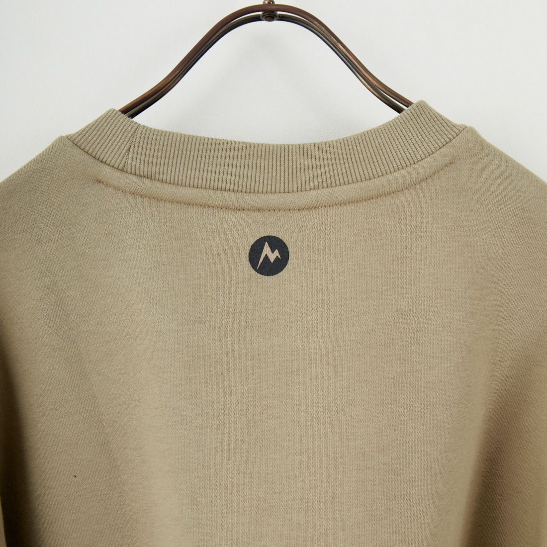 Marmot [マーモット] 別注 ワンポイントロゴ ポケットスウェット [MTFW25USW361IN-JF] BEIGE