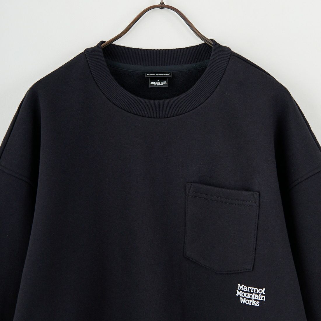 Marmot [マーモット] 別注 ワンポイントロゴ ポケットスウェット [MTFW25USW361IN-JF] BLACK
