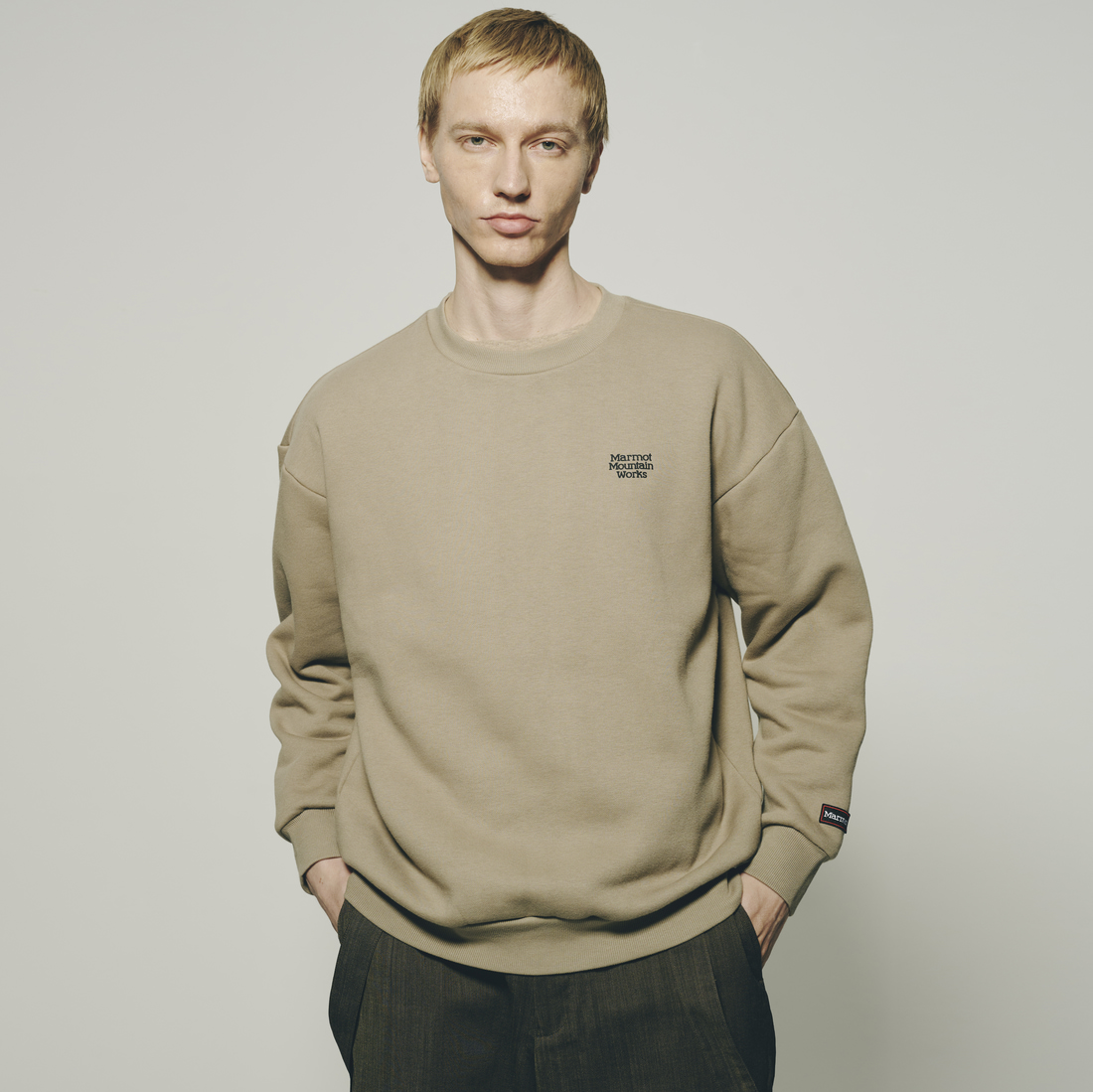 Marmot [マーモット] 別注 ヒストリーロゴ バックプリントスウェット [MTFW25USW363IN-JF] BEIGE