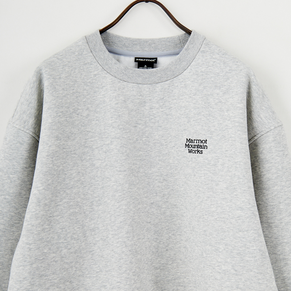 Marmot [マーモット] 別注 ヒストリーロゴ バックプリントスウェット [MTFW25USW363IN-JF] TOP GRAY